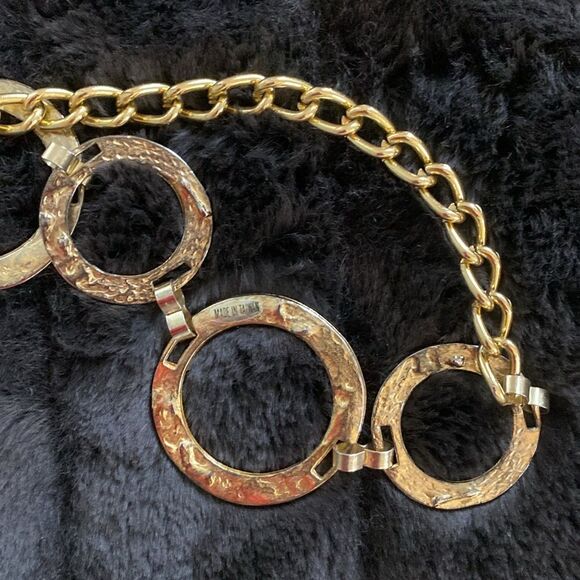 Vintage gold tone link belt. - Picture 4 of 5